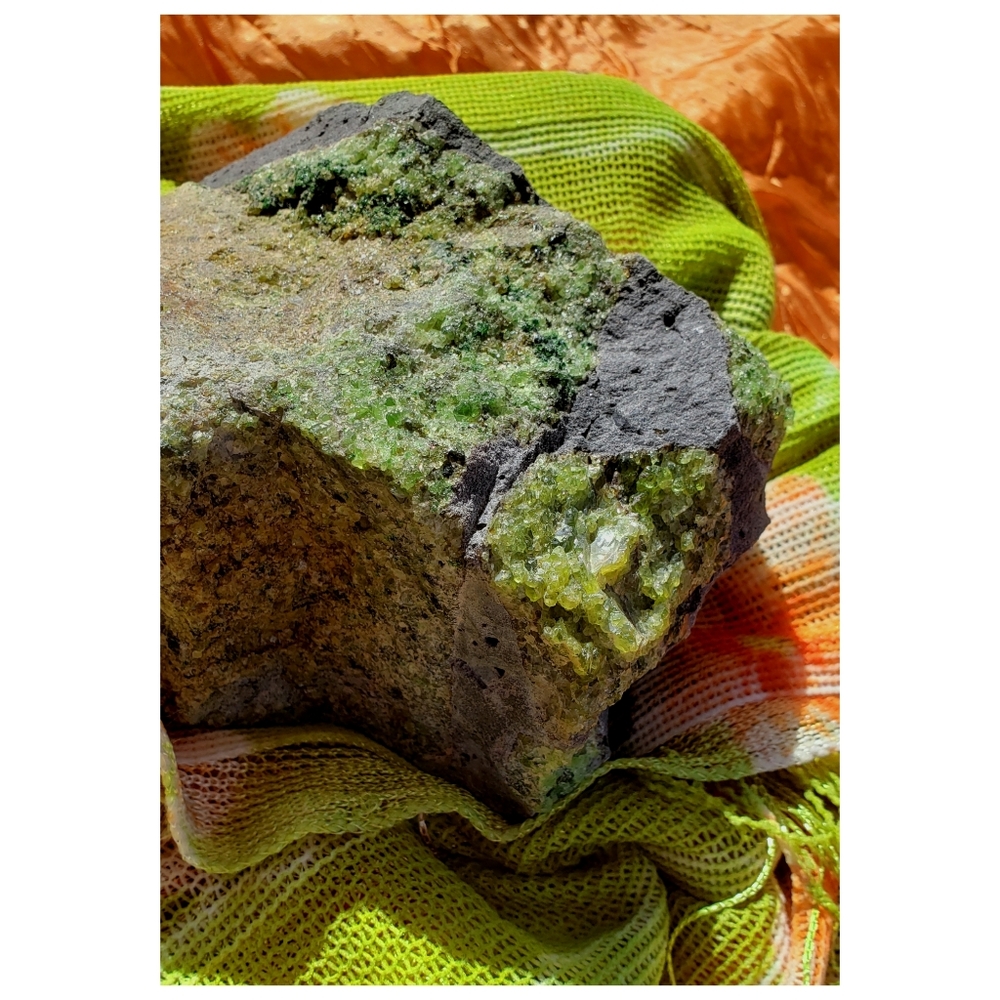 large 💚 peridot specimen from San Carlos Mine - Picture 5 of 5